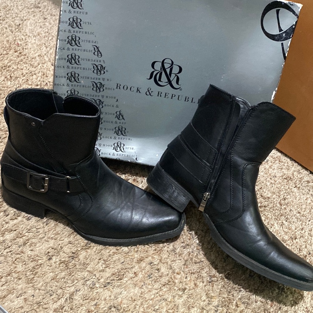 Men’s boots.